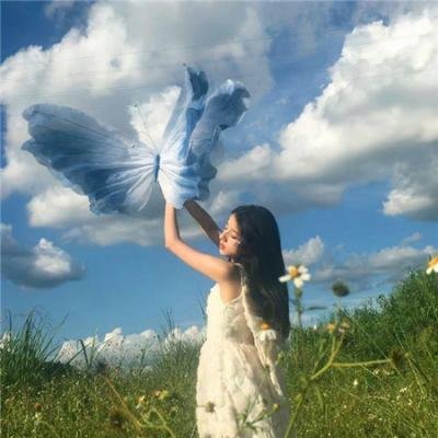 穿黑衣的女孩